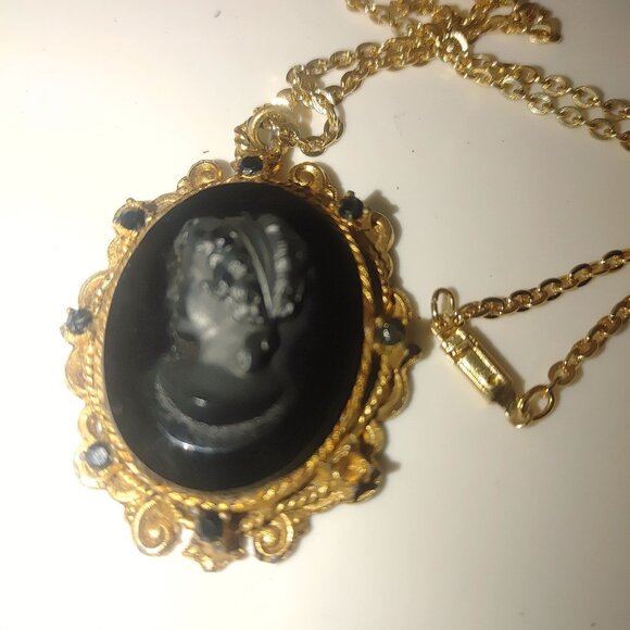 Victorian Style Cameo Pendant Necklace Gold Tone  Black Onyx  Chain - Picture 5 of 10
